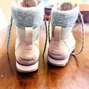 Tan waterproof boots. Sorel. Size 8